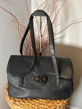 SALVATORE FERRAGAMO PEBBLED LEATHER SHOULDER BAG